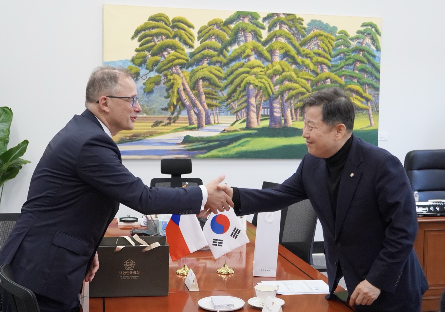 이철규 산자위원장, 주한 체코대사 접견 원전 협력 방안 논의